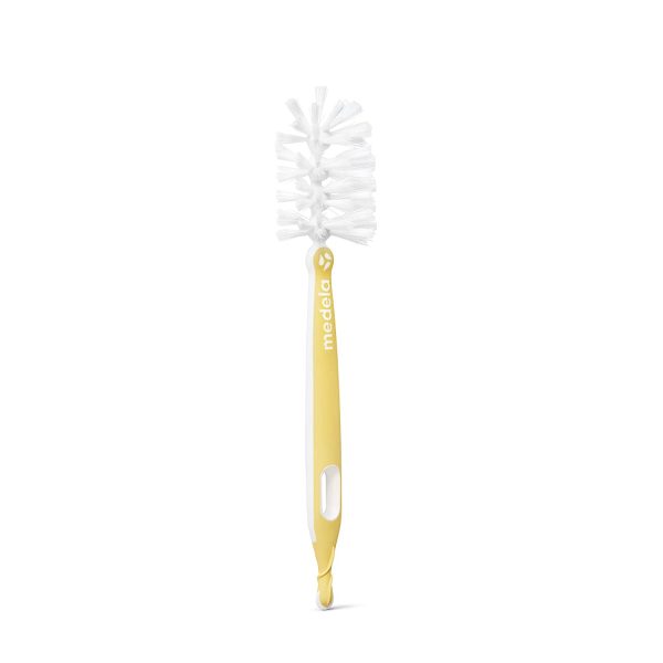 Medela-Quick-Clean-Bottle-and-Nipple-Brush-in-Pakistan-1.jpg