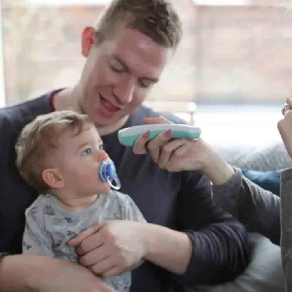 How to monitor or check baby's body temprature with Tommee Tippee Touchless Baby Forehead Thermometer 423035_1